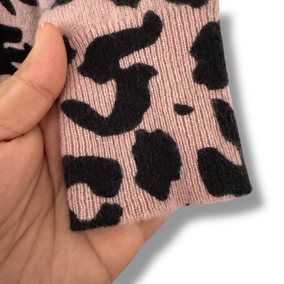 White+Warren Essentials Leopard Print Cashmere Crewneck Sweater Boho Size Small - Picture 5 of 10